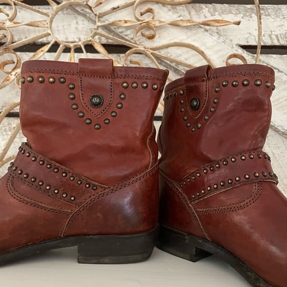 Frye Ankle Boots Brown Size: 6 - Picture 4 of 7